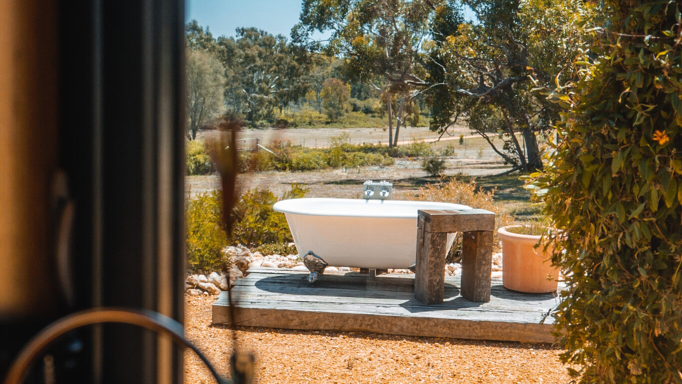 Nook outdoor bathtub Grampians